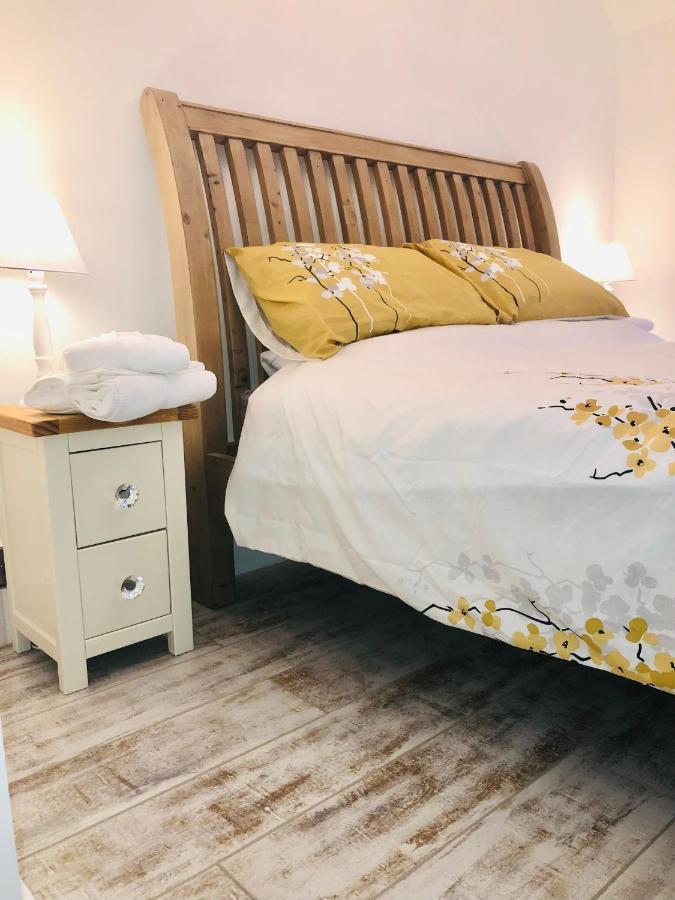 Holiday home Ty Cwtch *